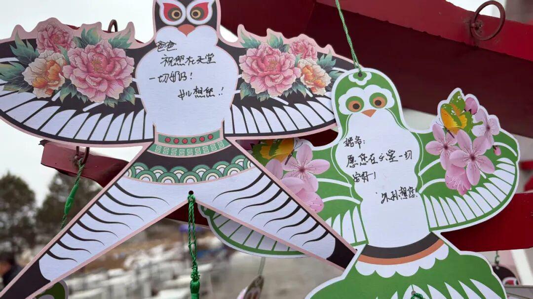 为何那条常年拥堵的祭扫之路,今年竟变得如此顺畅?|文明祭祀的全新底色 新闻