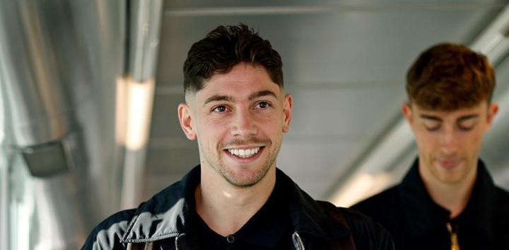  白衣军团登陆曼彻斯特；五小时后最后一练开启，欧冠焦点战倒计时。 体育新闻 白衣军团登陆曼彻斯特；五小时后最后一练开启，欧冠焦点战倒计时。 体育新闻